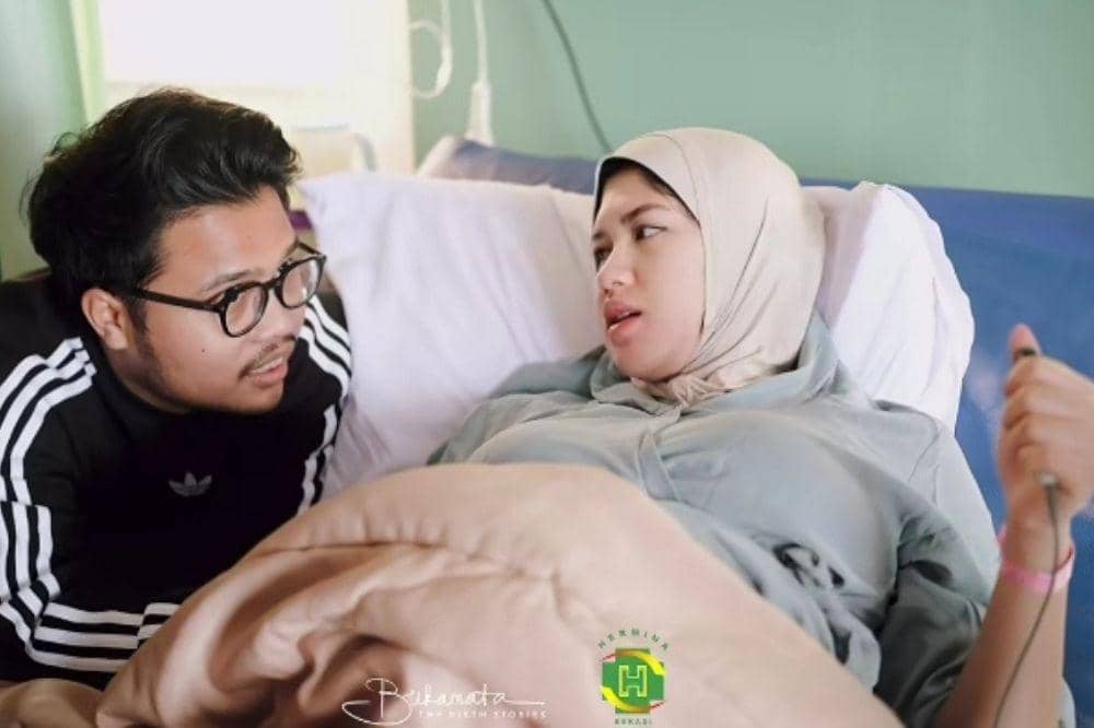 Resmi Jadi Mama! Intip Momen Ochi Rosdiana Melahirkan Anak Pertama 4.jpg