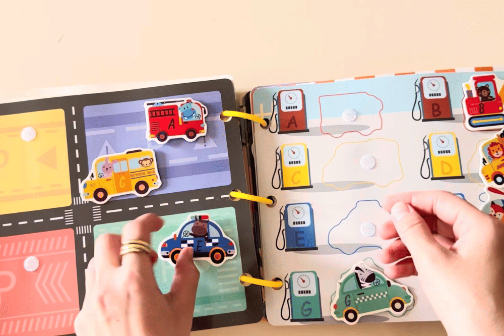 Busy book dengan tema transportasi 