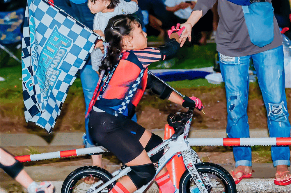 Cipa saat mengikuti kompetisi pushbike 