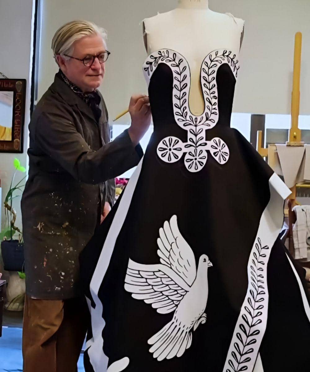 Memukau! Detail Gaun Lukis Anne Hathaway di Met Gala 2026, Artistik Banget! 8.jpg