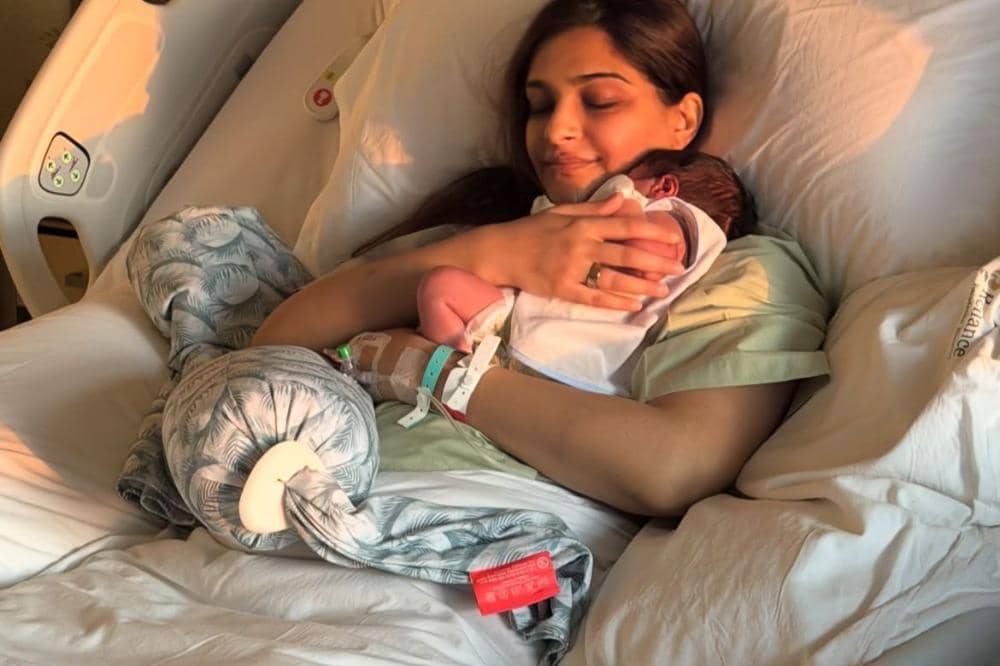 Sambut Anak Kedua, Ini Pesan Haru Sonam Kapoor Soal Menyusui & Bonding