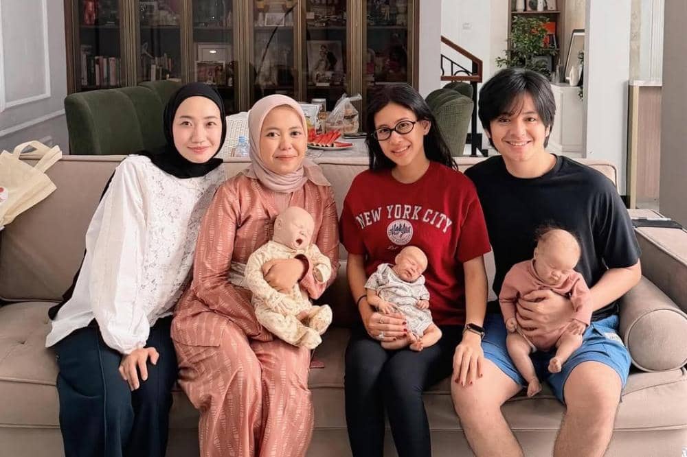 Shenina Cinnamon dan Angga Yunanda Ikut Kelas Menyusui, Siap MengASIhi