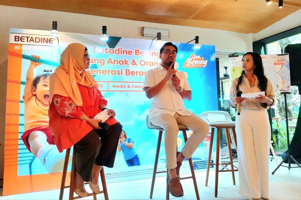Anastasya Ratu Chaerani dan dr. Lucky Yogasatria Sp. A dalam sesi talk show Betadine "Eksplorasi Aktivitas Bocil Approved" 
