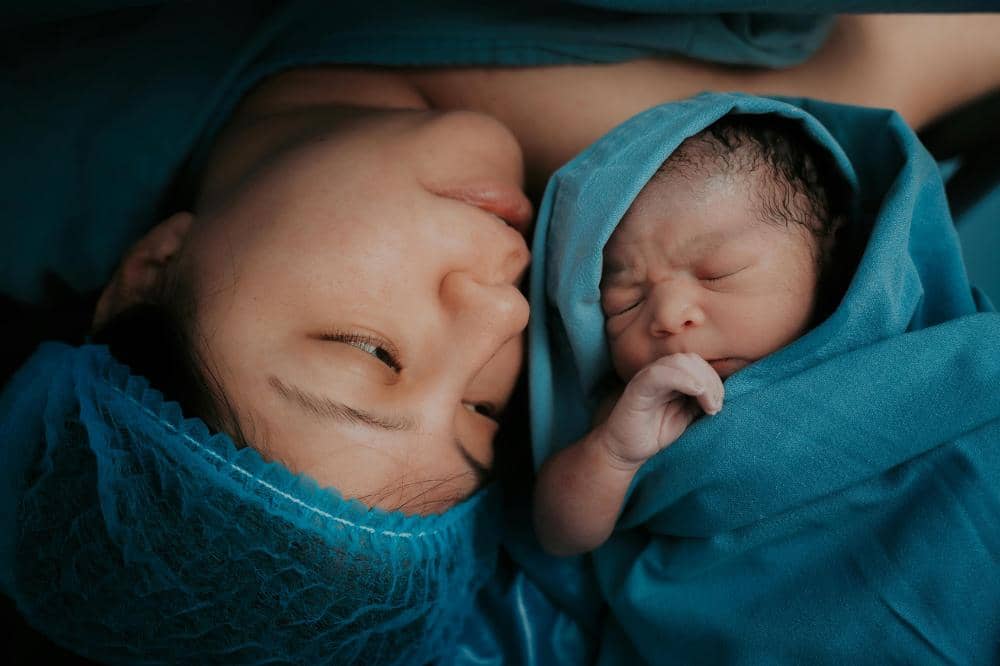 Mitos Melahirkan Caesar vs Normal yang Perlu Diketahui Ibu Hamil