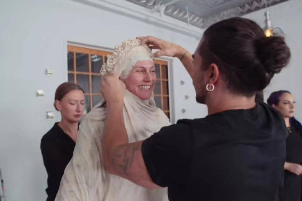 Gimana menurut kamu, apakah ini jadi penampilan paling totalitas dari Heidi Klum sepanjang sejarah Met Gala? Atau kamu punya favorit look He