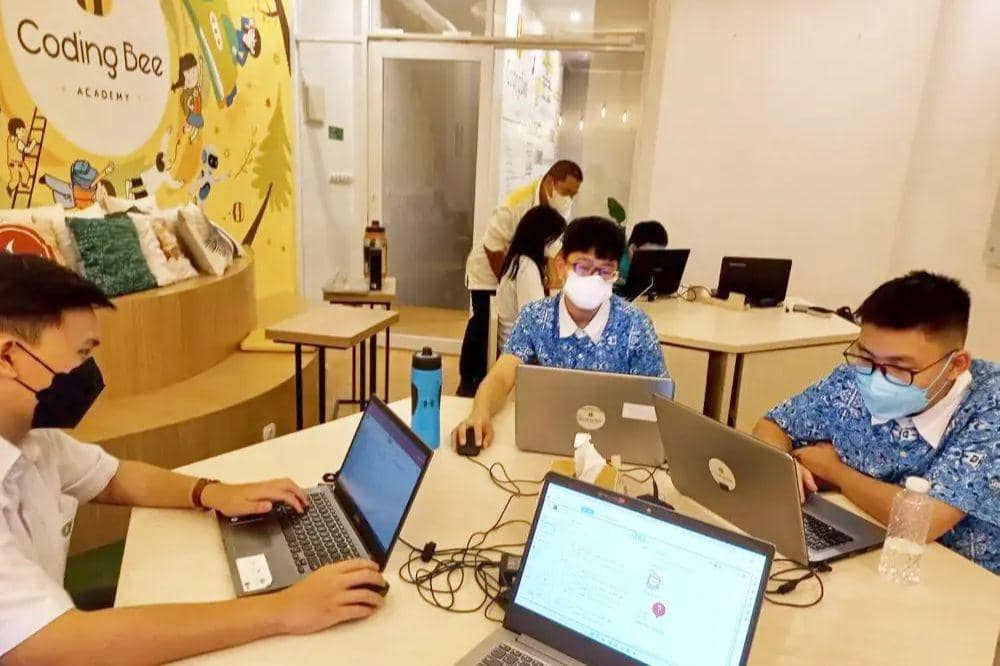 Coding Bee Academy.jpg