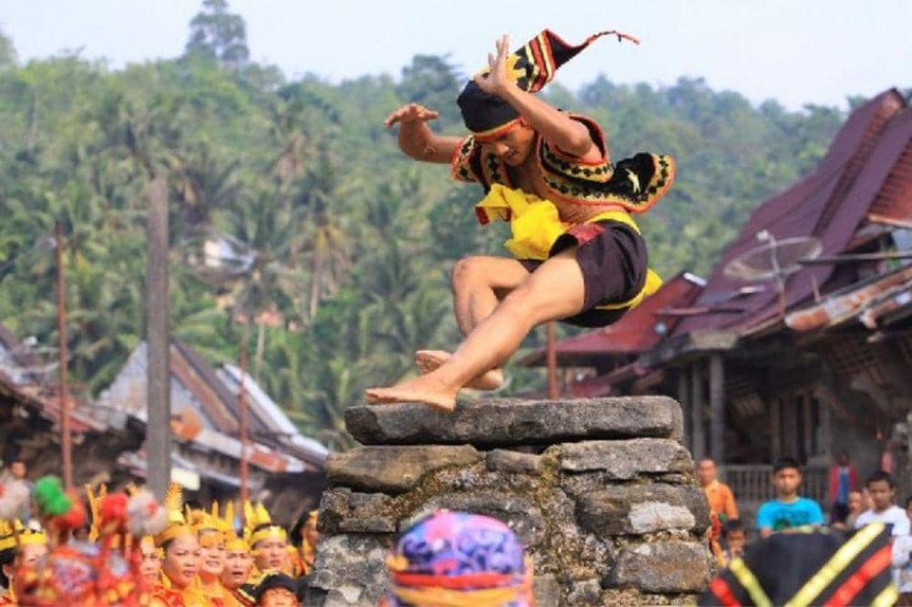 Lompat Batu dari Sumatera Utara.jpg