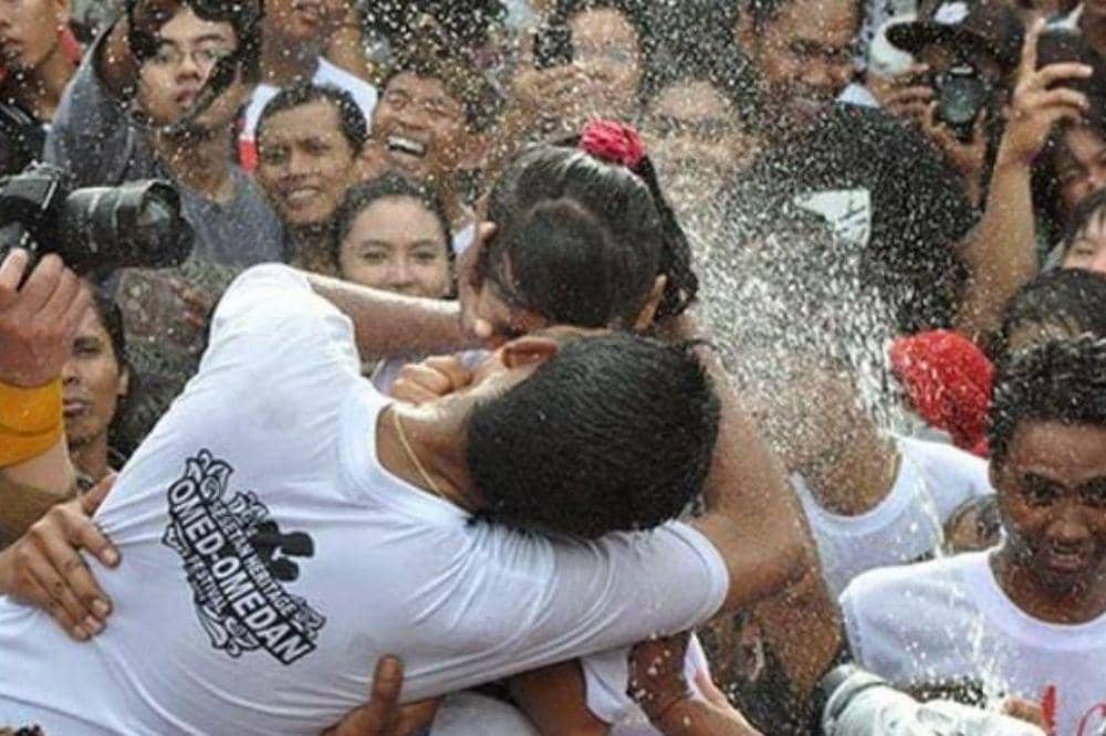 Omed-omedan dari Bali.jpg
