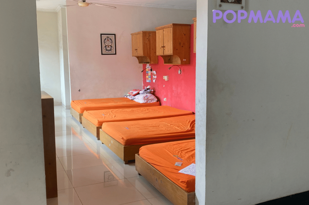 Ruang tidur rumah singgah YKAKI