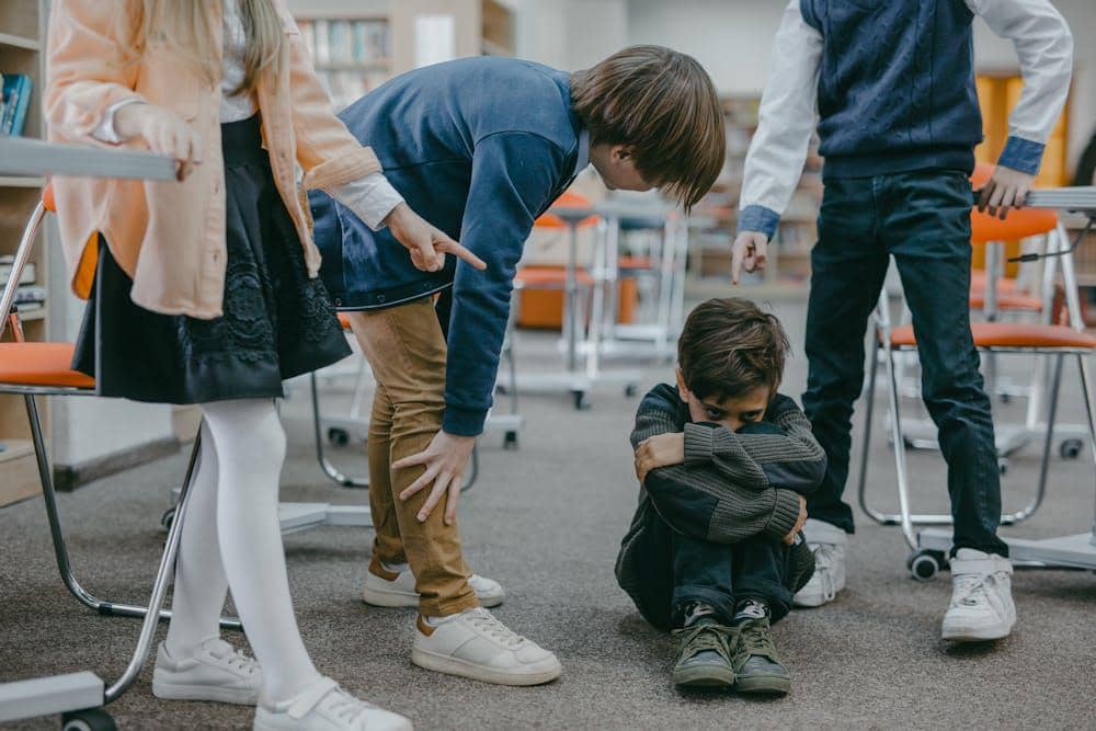 ilustrasi anak dibully di asrama sekolah