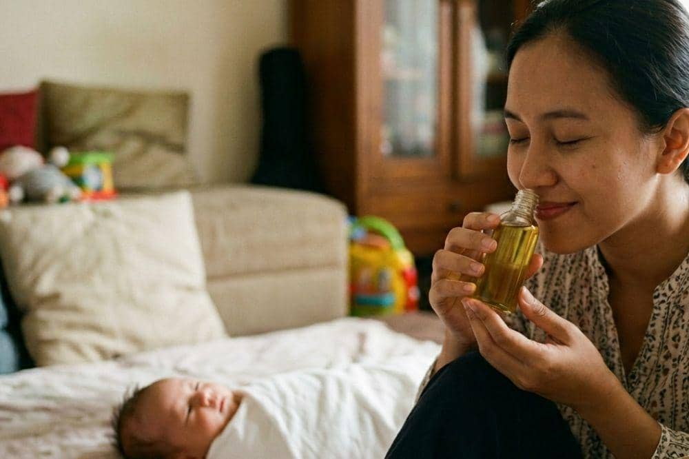 Cara memilih minyak telon yang aman untuk bayi