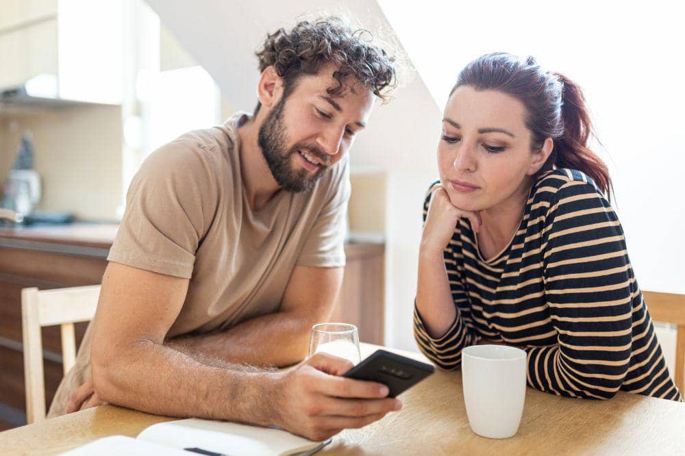 9 Cara Menghadapi Pasangan yang Suka Blokir
