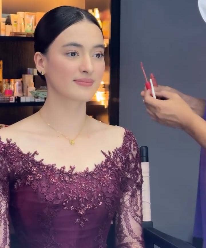 mawar de jongh wisuda 3.jpg