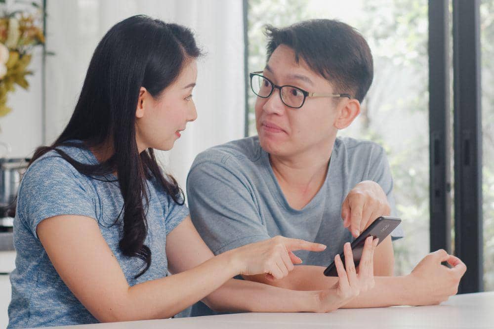 8 Cara Menghadapi Pasangan yang Selalu Mengungkit Masa Lalu