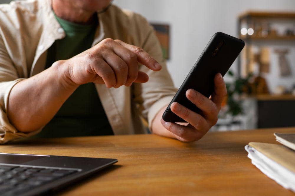 9 Cara Menghadapi Pasangan yang Suka Blokir