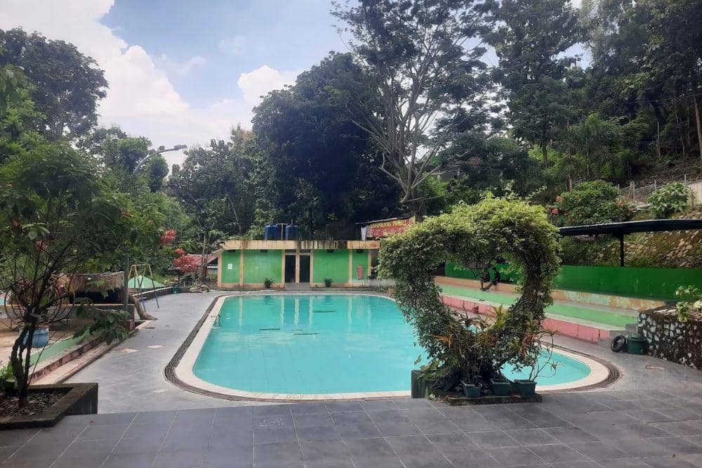 Wisata Alam Batu Seribu 2.jpg