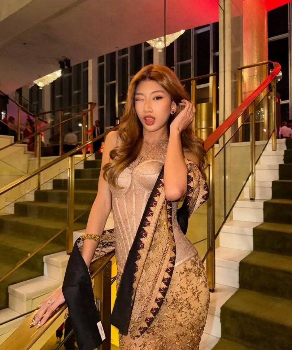 Detail Look Member NO NA di Gold Gala 2026, Mewah dengan Wastra! 3.jpg