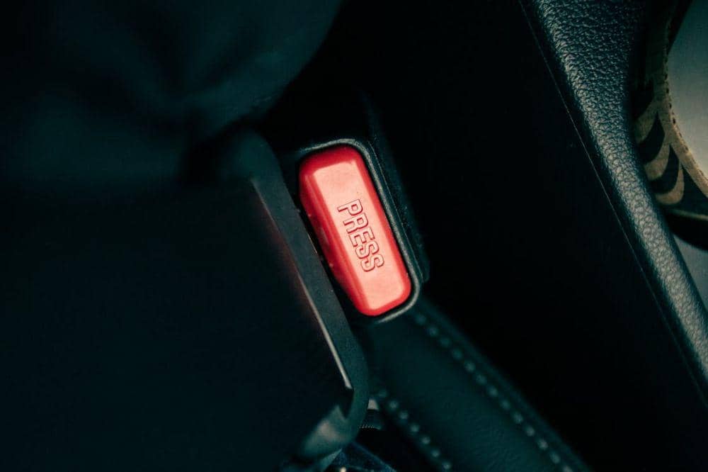 Aksesoris Mobil yang Membahayakan Saat Berkendara 6.jpg
