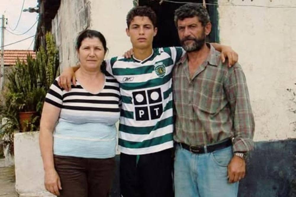 9 Fakta Keluarga Cristiano Ronaldo, Dulu Hidup Serba Kekurangan