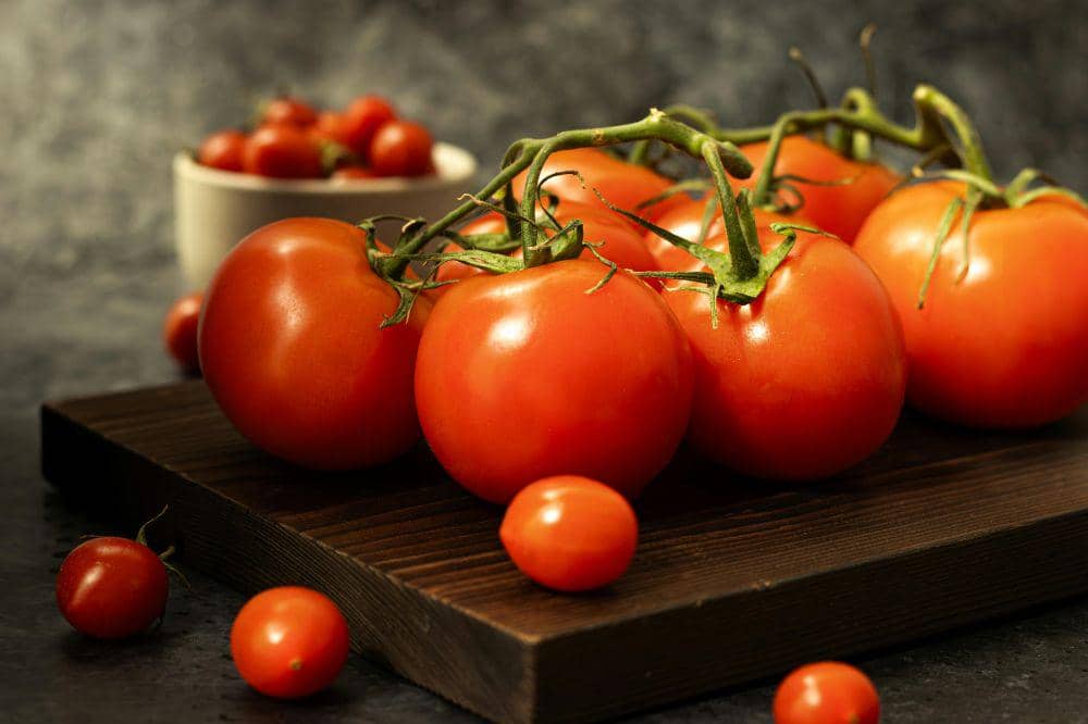 7 Manfaat Tomat untuk Perempuan, Bisa Bikin Kulit Awet Muda!