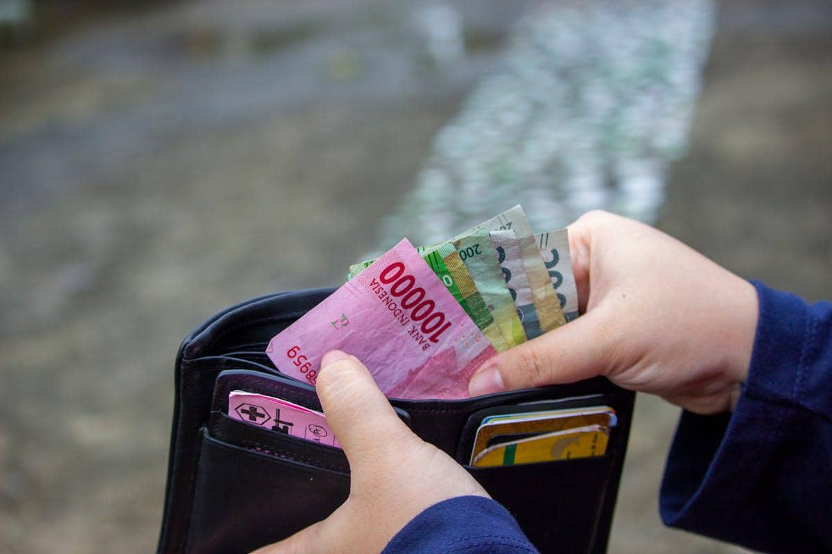 Rupiah Makin Melemah, Apa yang Bisa Dilakukan Masyarakat?