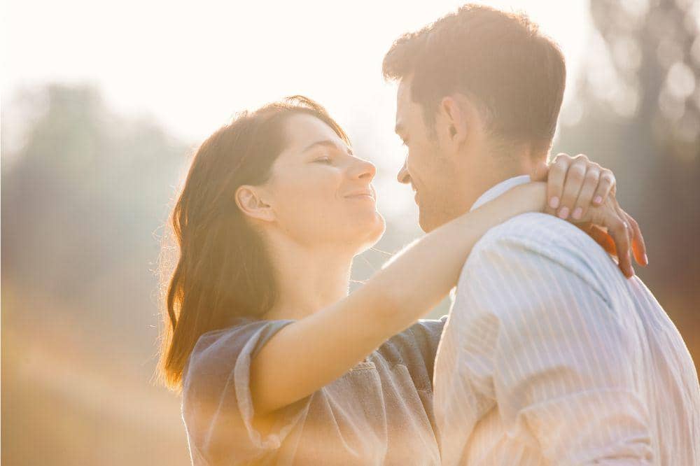 Hukum Penggunaan Nama Suami di Belakang Nama Istri