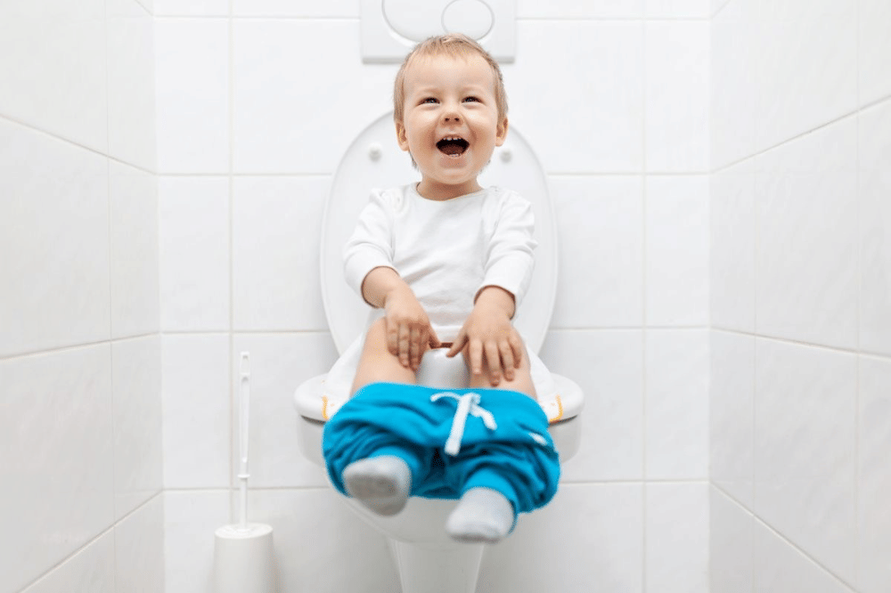 Seorang anak sedang buang air besar