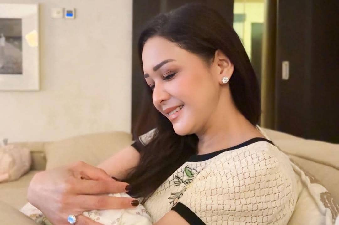 Maia Estianty dan cucu 1.jpg
