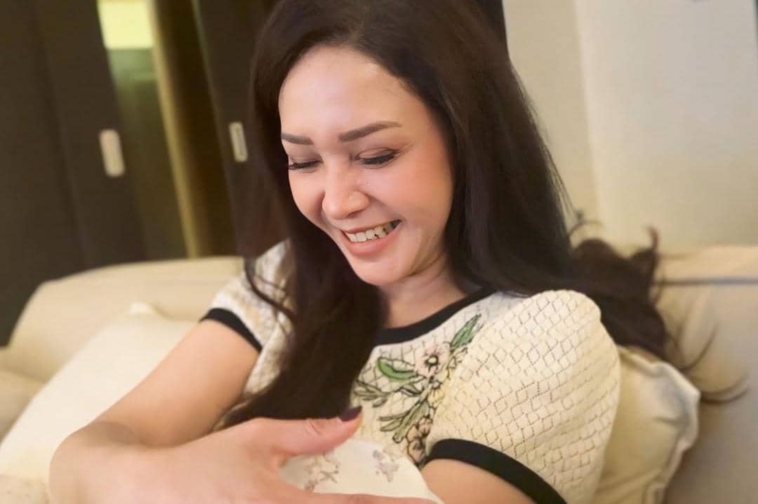 Maia Estianty dan cucu 2.jpg
