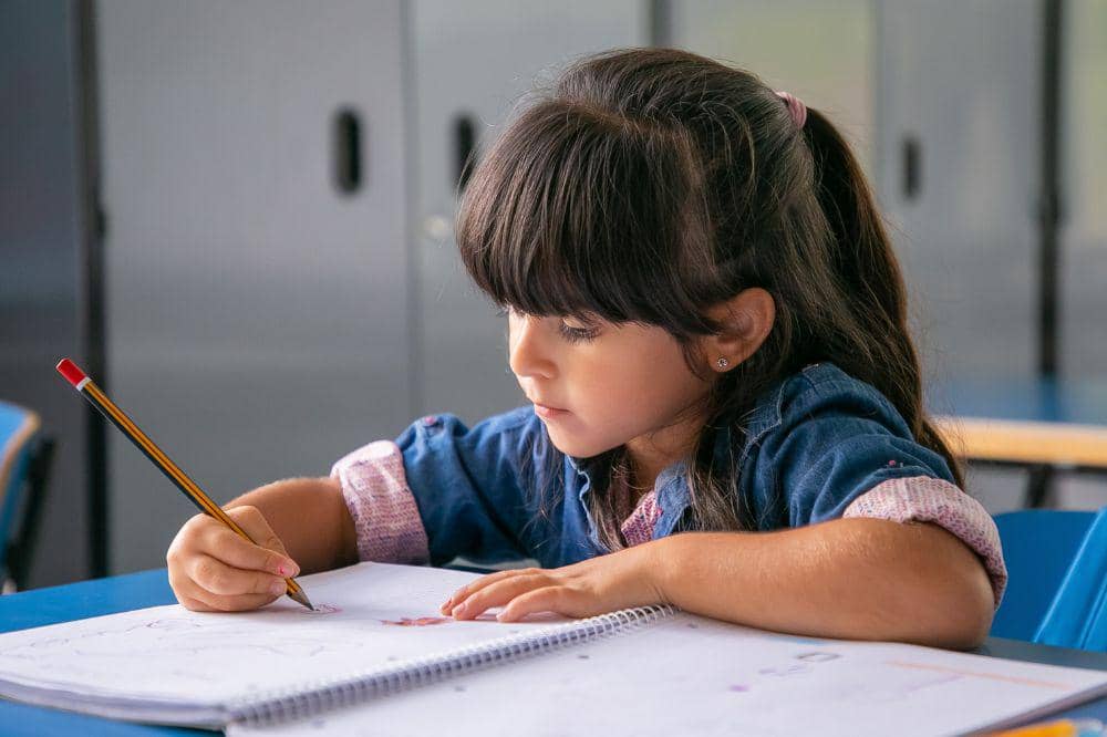 5 Cara Perkuat Otot Jari Anak agar Tidak Mudah Lelah Menulis