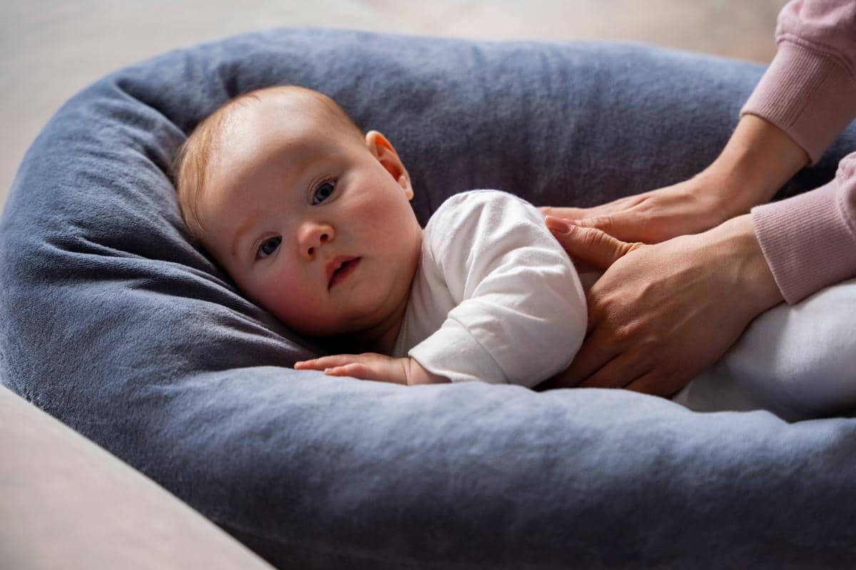 Cara Bermain dengan Bayi Baru Lahir untuk Dukung Tumbuh Kembangnya
