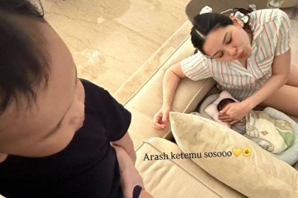 Arash Ketemu Baby Soso Anak Al Ghazali dan Alyssa Daguise 1