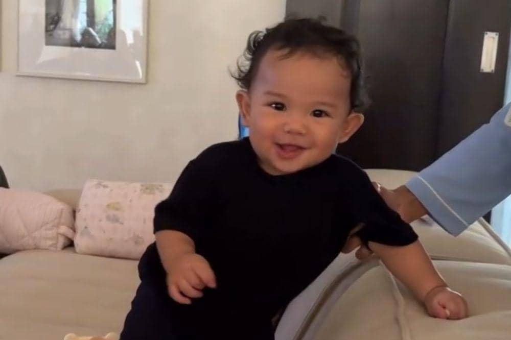 Arash Ketemu Baby Soso Anak Al Ghazali dan Alyssa Daguise 2