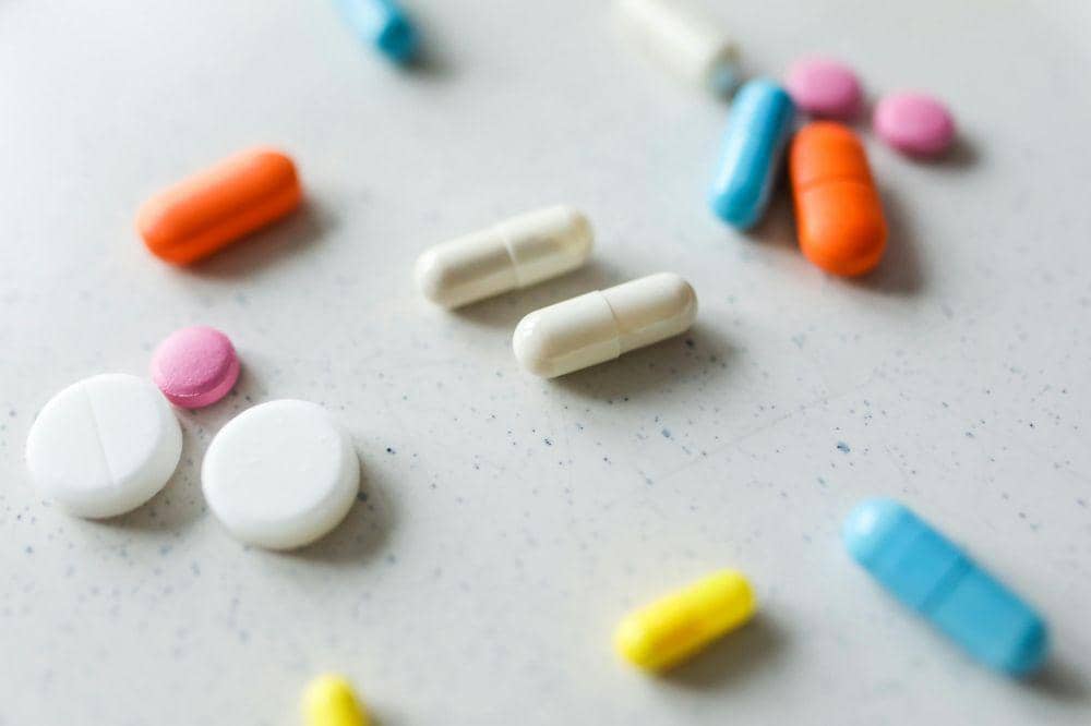 9 Rekomendasi Obat Maag Tablet yang Ampuh Redakan Perih Lambung