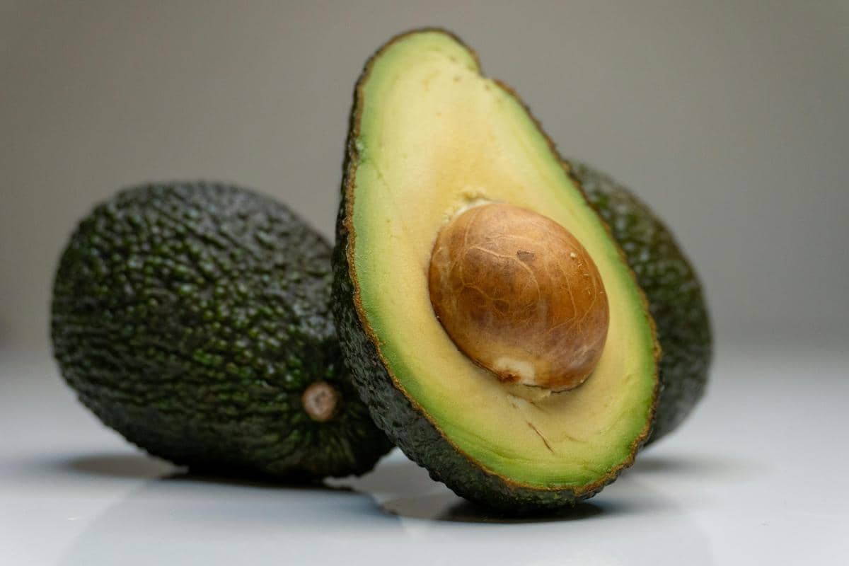 Buah alpukat kaya lemak sehat