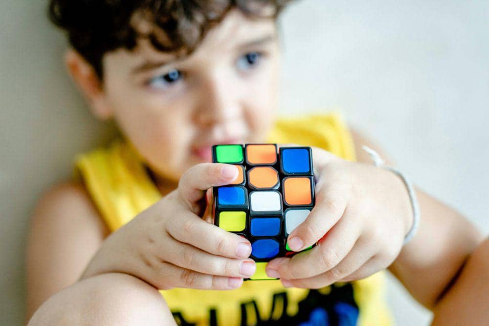 Anak bermain rubrik