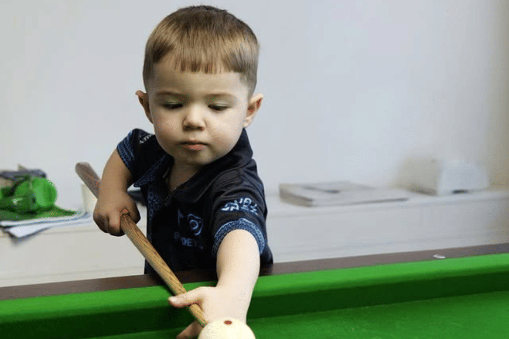 Jude saat bermain snooker