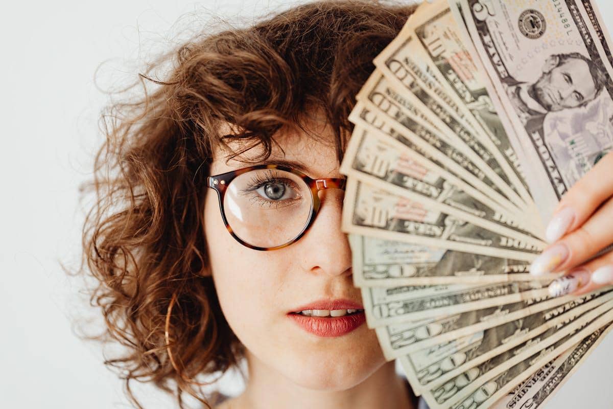 9 Keuntungan dan Kerugian Menabung Dolar AS
