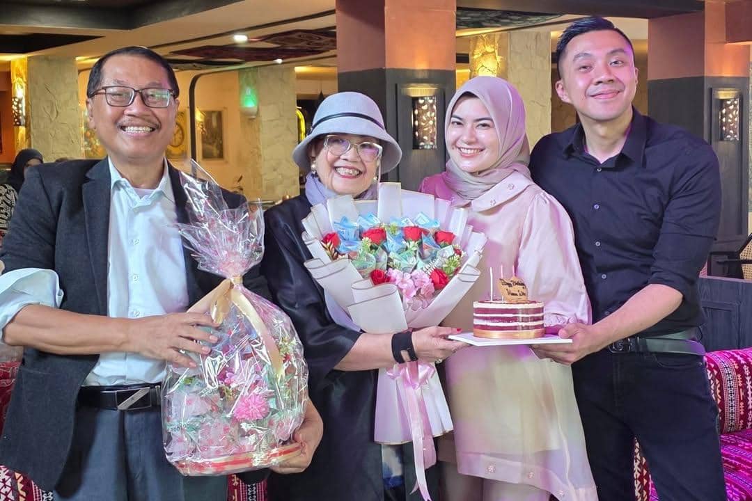 8 Fakta Orangtua Dokter Gia Pratama, Papanya Mantan Pilot Senior