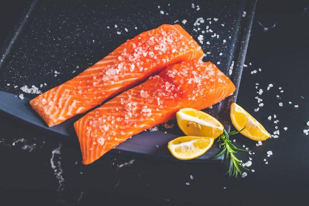5 Bahaya Konsumsi Ikan Salmon Mentah, dari Keracunan hingga Demam