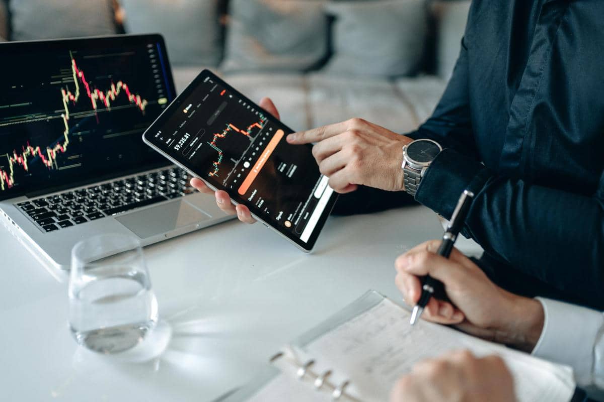 investor saat rupiah melemah