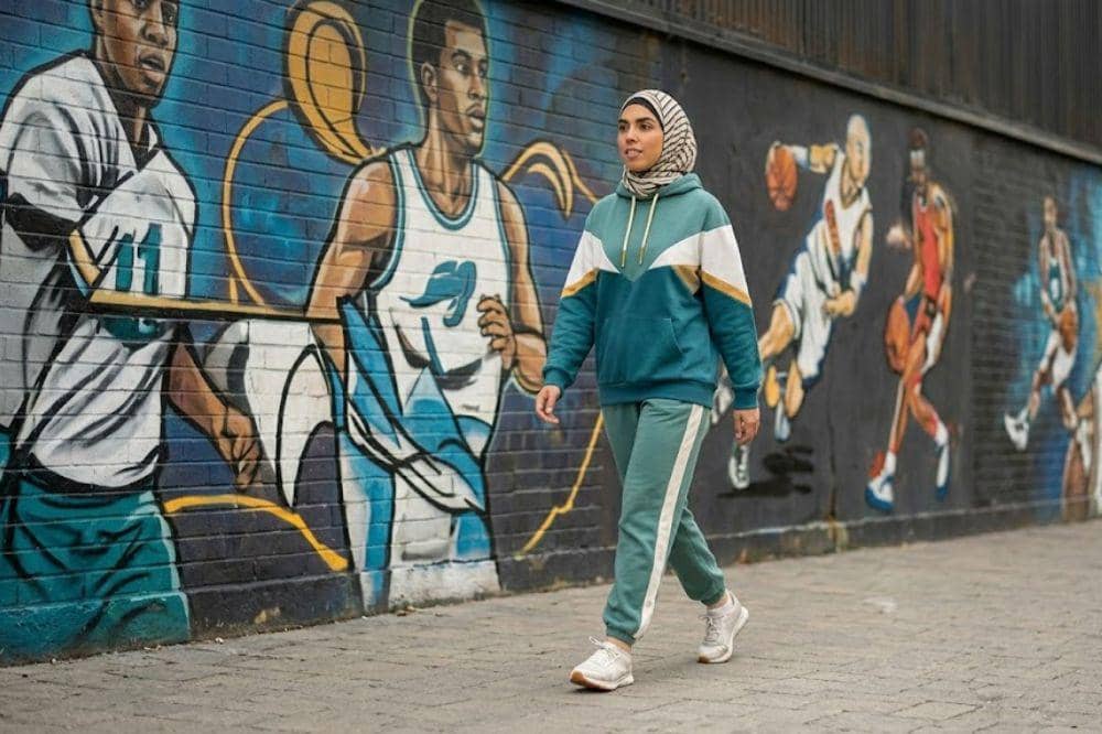 Kombinasi jaket hoodie dan celana training untuk olahraga hijab8.jpg