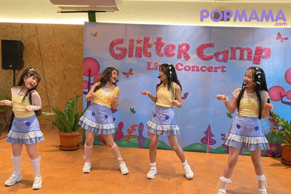 Glitters membawakan lagu barunya
