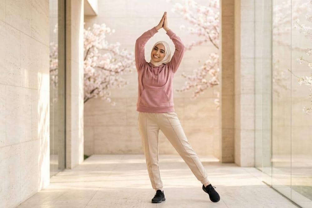 Kombinasi jaket hoodie dan celana training untuk olahraga hijab 2.jpg