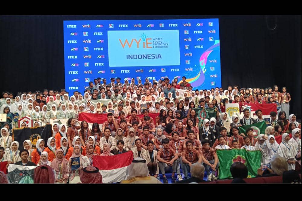 Tim Robotika SD Muhammadiyah 4 Pucang Surabaya menang di WYIE 2026 di Malaysia