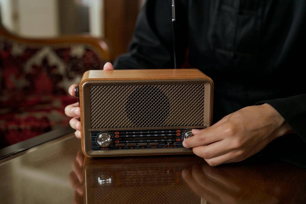 Radio bisa menjadi sumber informasi alternatif