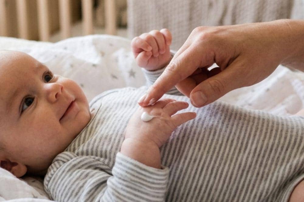 Lakukan tes terlebih dahulu pada kulit bayi