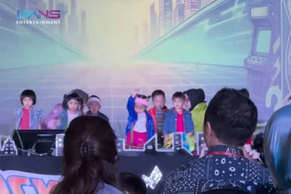 Ranaima Perform di Acara Sekolah Penuh Percaya Diri
