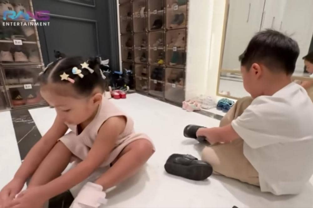 Ranaima ketika bersiap menuju sekolah untuk perform