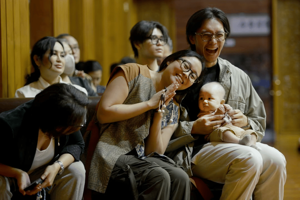 Foto Hari Pemberkatan Arya Anak Brandon Salim dan Dhika Himawan 1